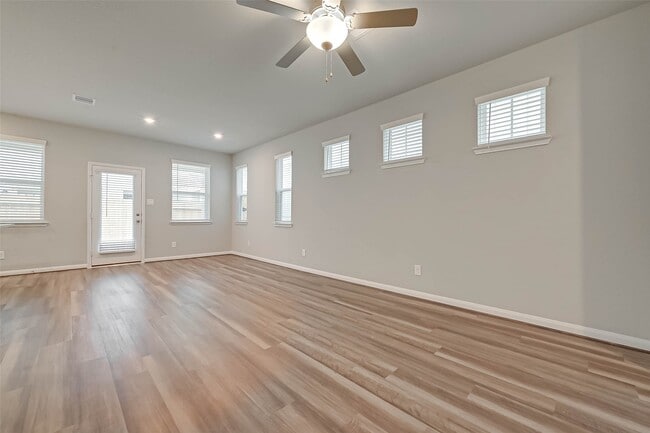 Building Photo - 1521 Beach Oak Dr