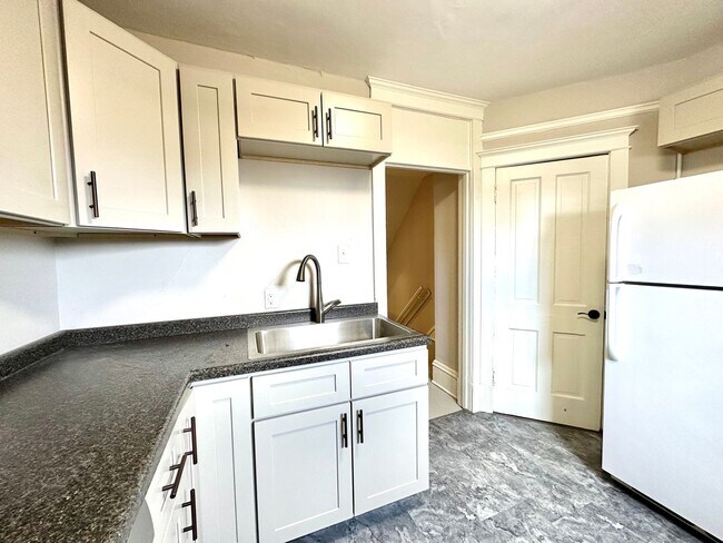 Building Photo - 1532 E Superior Street