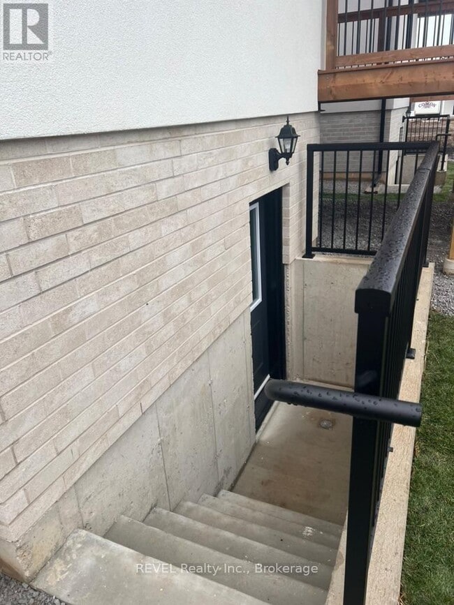 Building Photo - 6129 Curlin Cres