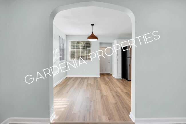 Building Photo - 1353 Placid Pl