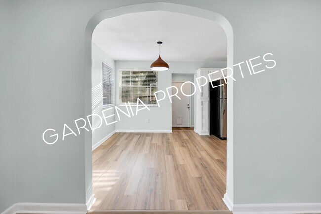 Foto del edificio - 1353 Placid Pl