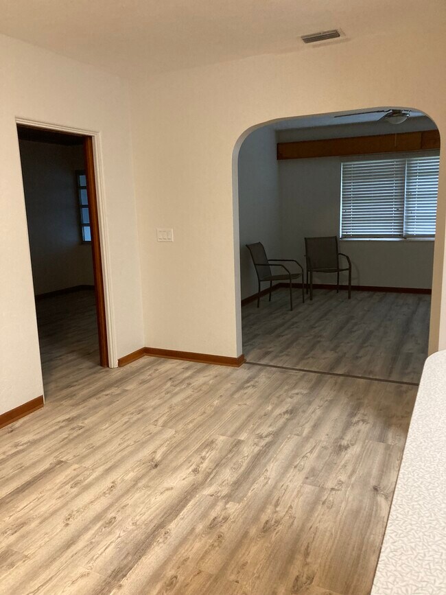 Foto del edificio - 5312 16th St W