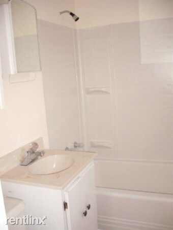 Foto principal - 4 br, 1 bath House - 150 Main Street