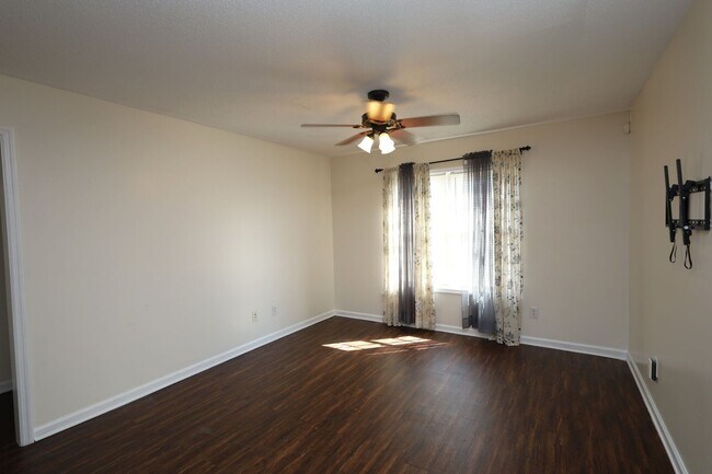 Foto del edificio - 1728 Eli Pl