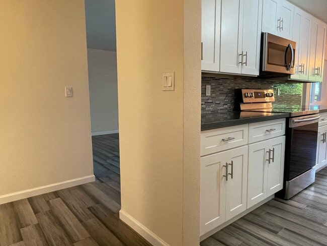 Foto del edificio - $500 off 1st months rent!!  Bright and Modern Northgate Condo!