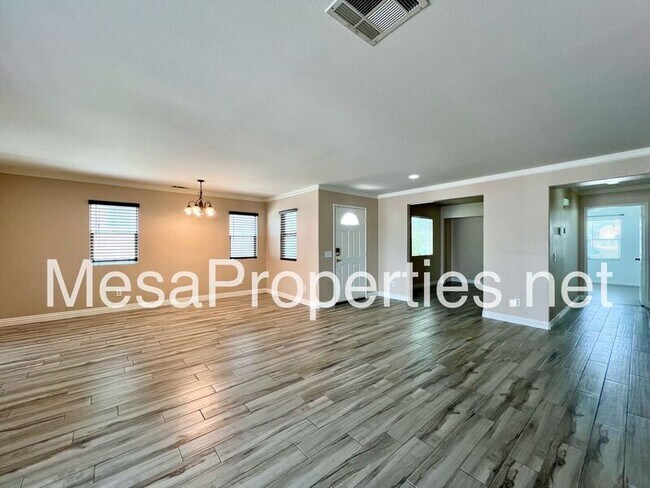 Building Photo - 15590 Naples Ln