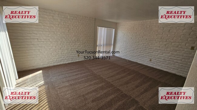 Building Photo - Fort Lowell & Campbell 2/1 - A/C and all appliances