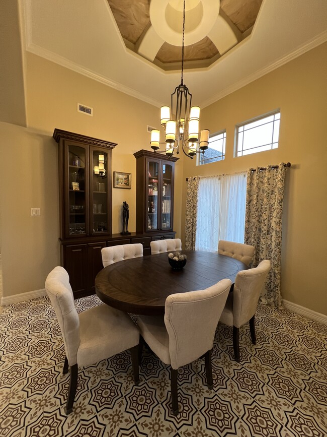 Building Photo - 2100 Rice Ave