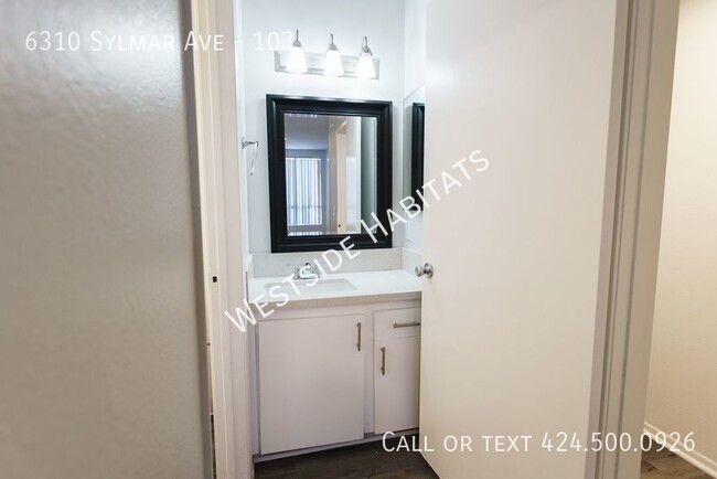 Building Photo - 6310 Sylmar - Gorgeous, fully renovated bu...