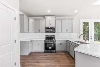 Building Photo - 2398 Valley Dr