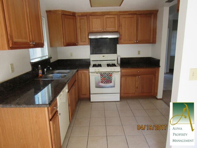 Building Photo - 9 Icarus Ct