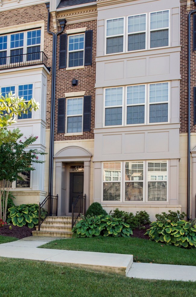 516 Overlook Park Dr, Oxon Hill, MD 20745 House Rental in Oxon Hill