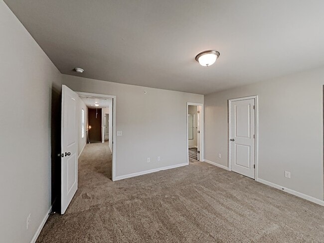 Building Photo - 1050 Wedgewood Ct NE