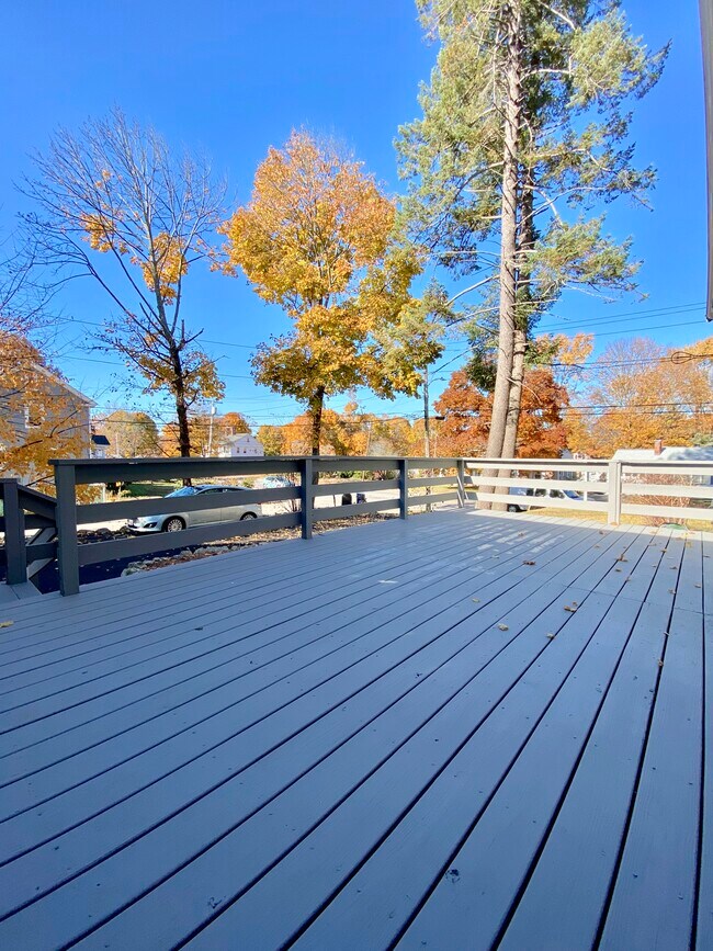 Private Deck - 337 Commercial St