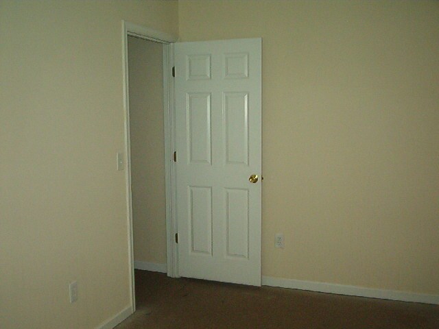 Building Photo - Ideal Home Located in the City Limits