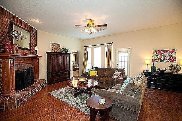 Building Photo - 313 Hampstead Dr