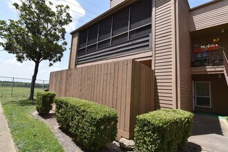 Building Photo - 10555 Turtlewood Ct