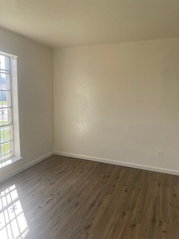 Building Photo - 9905 Grove Oaks Blvd