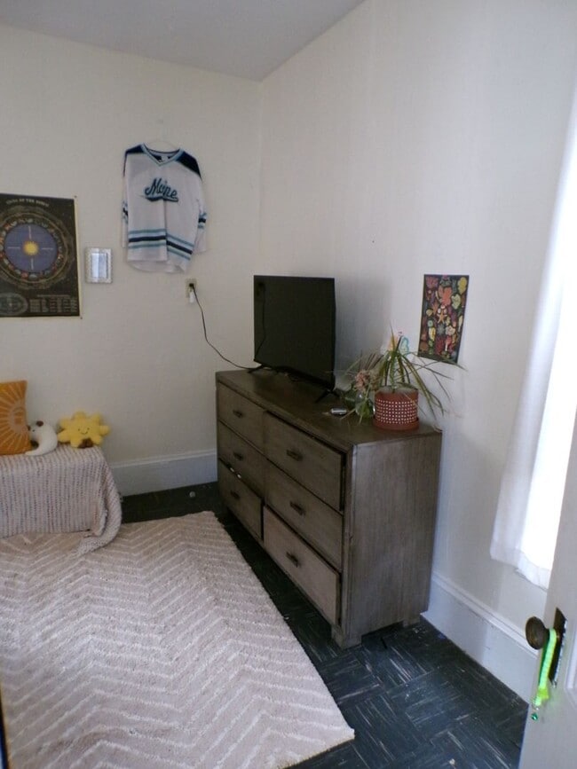 Building Photo - 205 Main St