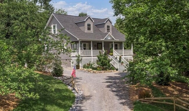 Building Photo - Single Family within walking distance to W&L, VMI and Waddell Elementary