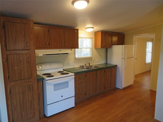 Building Photo - 417 W Mink St