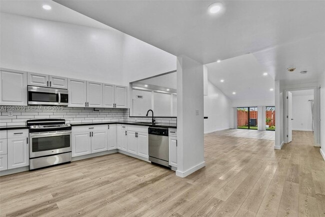 Building Photo - 518 NE 199th Ln