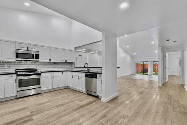 Foto del edificio - 518 NE 199th Ln