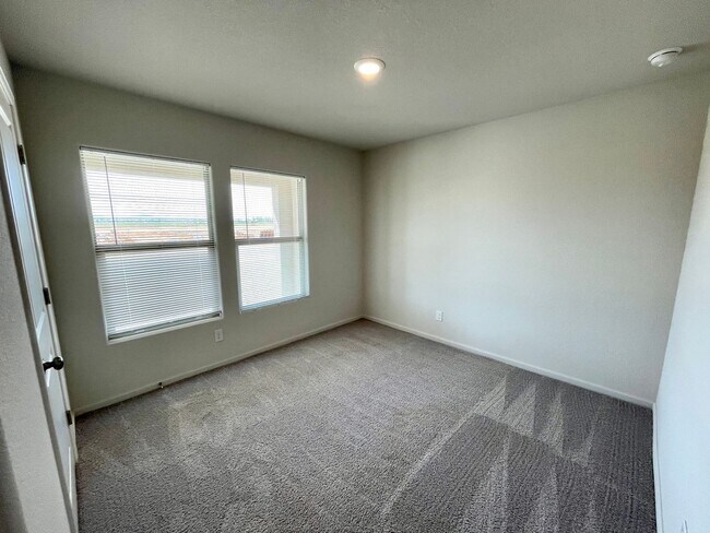 Foto del edificio - New Beautiful 2023 Construction- 4 Bedroom...