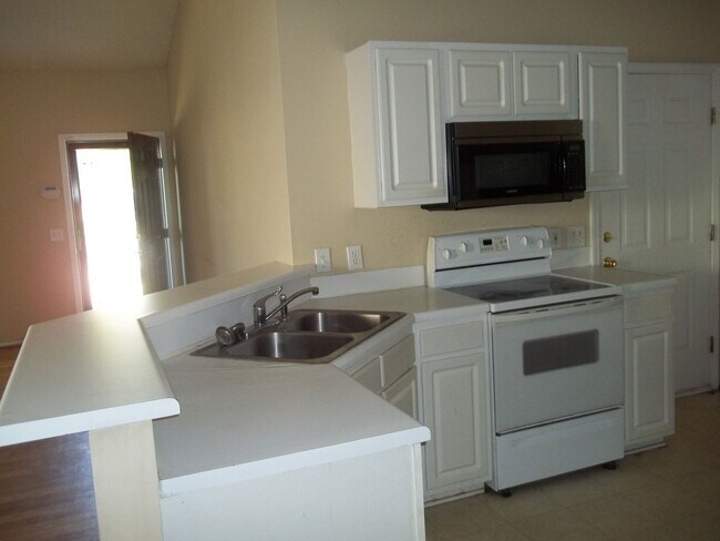 Building Photo - Moss Creek Place