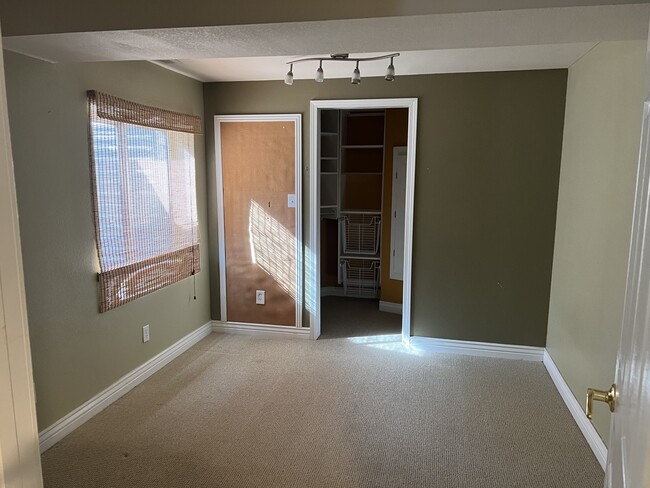 Building Photo - 9324 Desert Willow Rd