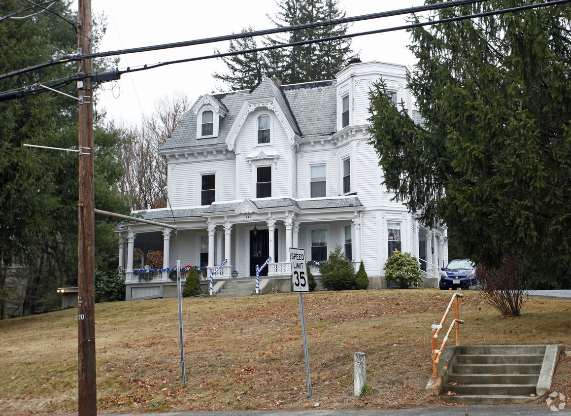 143 Main St, Upton, MA 01568 Apartments in Upton, MA