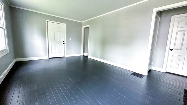 Foto del edificio - Spacious 3BR Corner-Lot Home w/ Full Basement & Large Yard