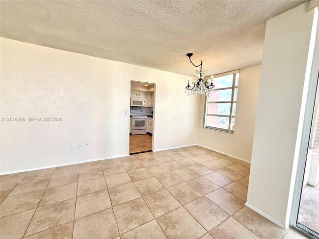 Foto del edificio - 1351 NE Miami Gardens Dr