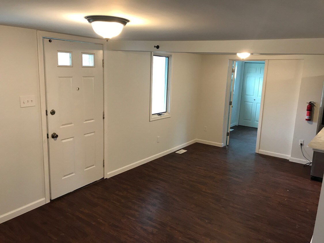 LIVING ROOM - 309 W Bayview Ave