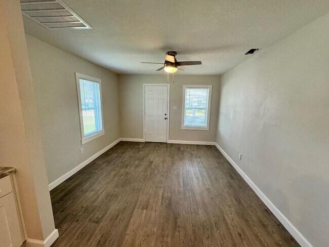 Building Photo - Winter Garden Remodel