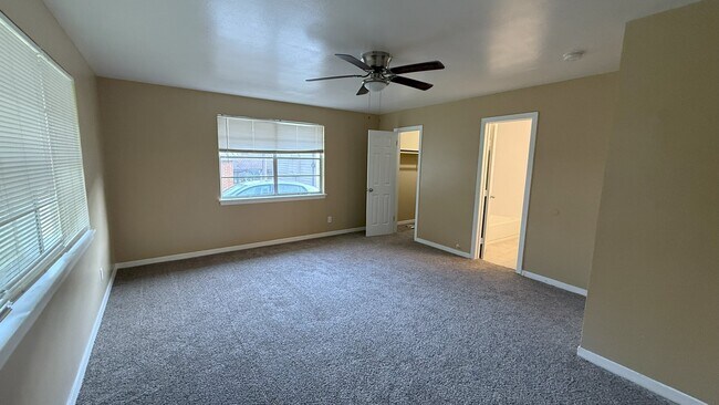 Master BR with 2 closets - 1311 21st St
