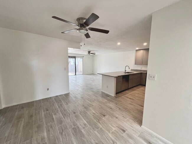 Foto del edificio - 5527 S Mitchell Dr