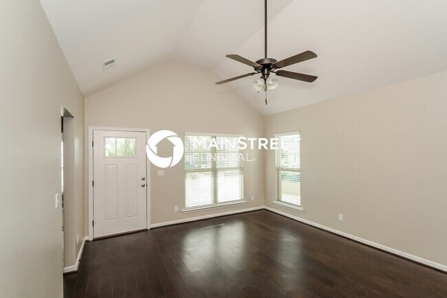 Foto del edificio - 530 Briar Ridge Cir