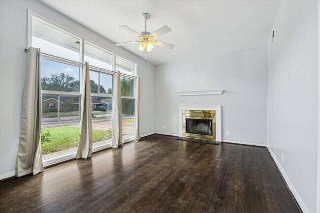 Foto del edificio - 4410 Kingfisher Dr