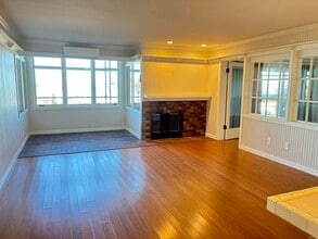 Building Photo - 1562 Camino Del Mar