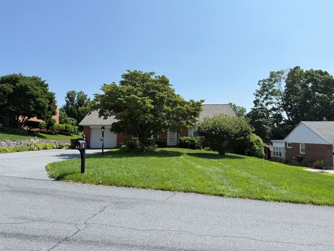 Foto del edificio - Well Maintained 2 Bedroom Ranch-style home - Full Size Basement!