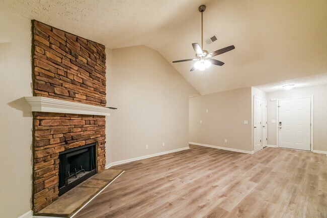 Foto del edificio - Spacious 4-Bed Home in Canton, GA