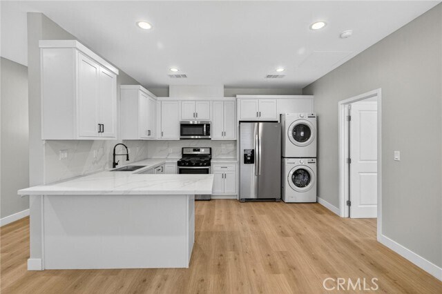 Foto del edificio - 14734 Gilmore St