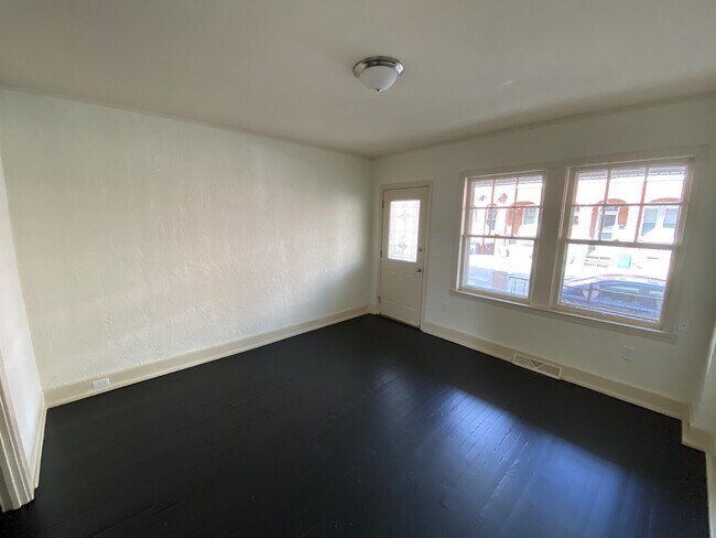 Foto del edificio - 1110 W Poplar St