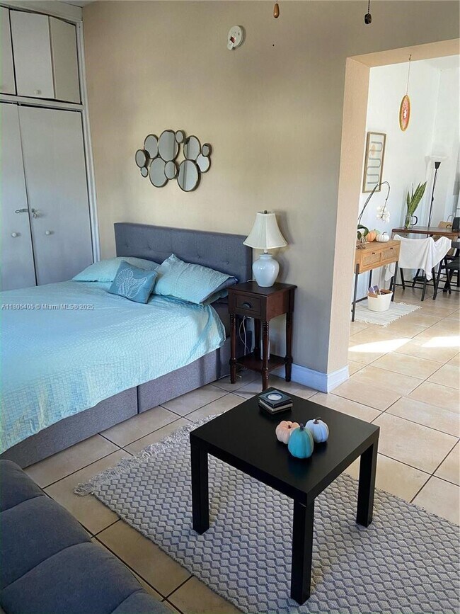 Foto del edificio - 1678 SW 11th St