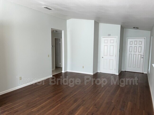Building Photo - 8068 Kingsdale Way