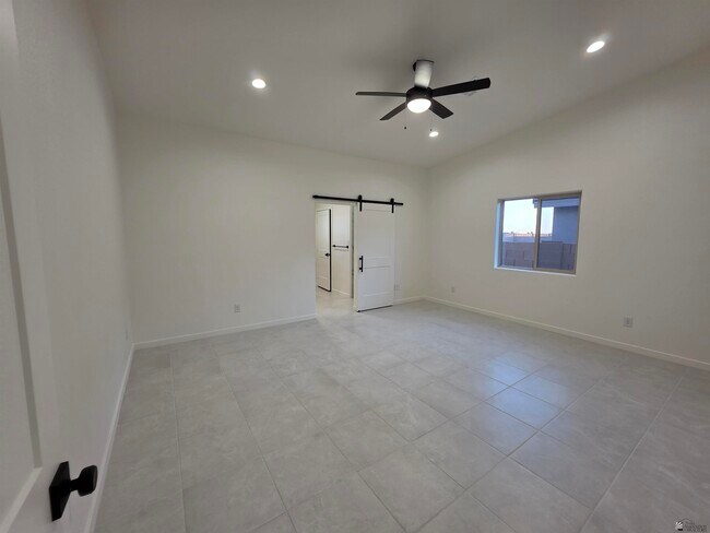 Foto del edificio - 9927 E 36th Pl
