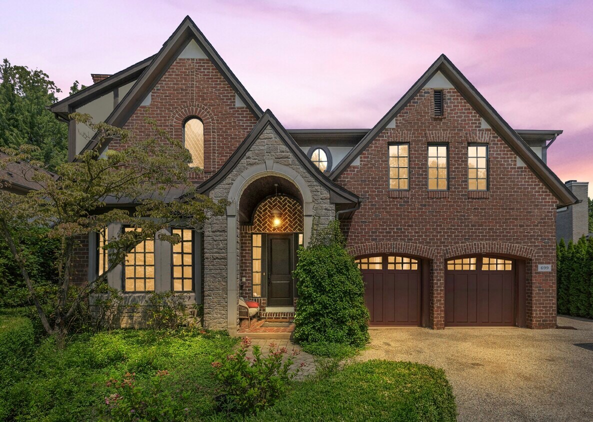 Foto principal - 699 Abbey St