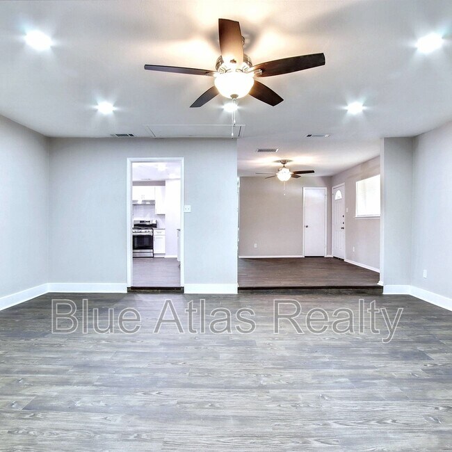 Building Photo - 5713 Bowling Dr