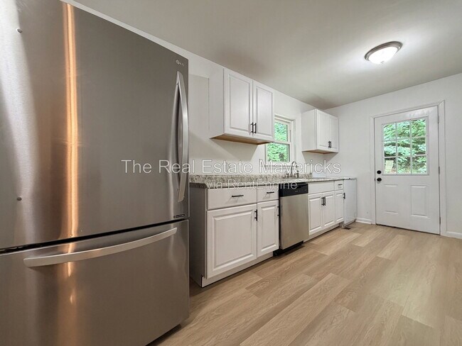 Foto del edificio - 128 Phillips Hollow Rd